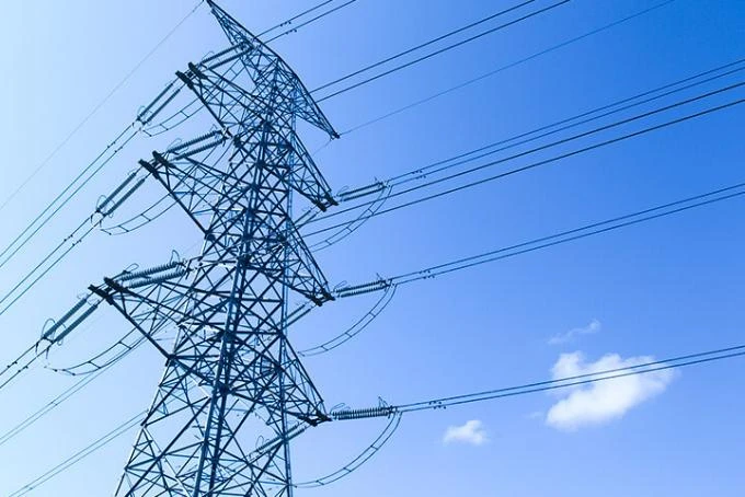 How to prevent ice bridging at high altitude transmission lines